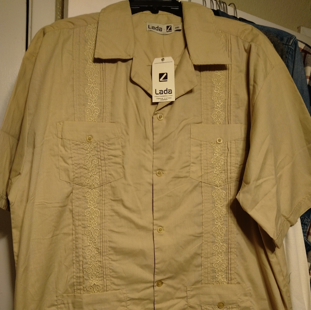 Shirte - Picture 2 of 4